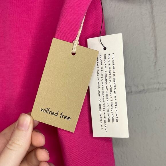 NWT Wilfred Free Aritzia Hot Pink Vital Baby Tee Women’s Sz Medium Basic T-Shirt - Picture 5 of 6
